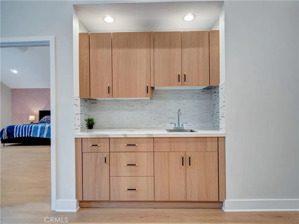 17961 Martha Street, Encino, California 91316 home-pic-13